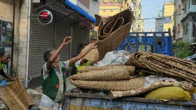 নগরী পরিষ্কার রাখতে মাঠে রয়েছেন হাজারো কর্মী