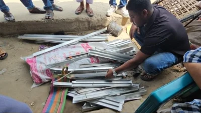 উদ্ধার হওয়া মালামাল জব্দ করেছে পুলিশ