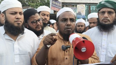 মানববন্ধনে জেলা হেফাজতে ইসলামের নেতাকর্মী ও বিভিন্ন শ্রেণিপেশার মানুষ অংশ নেন