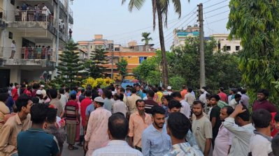 বরগুনা জেলা পরিষদের ডাকবাংলো থেকে এক নারী কর্মী ও তার দুই মেয়ের লাশ উদ্ধার করেছে পুলিশ
