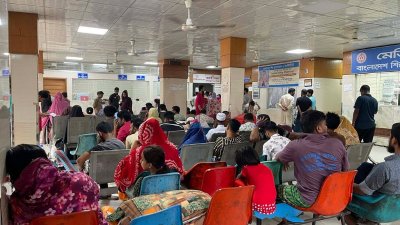 শ্যামলীতে অবস্থিত বাংলাদেশ শিশু হাসপাতাল ও ইন্সটিটিউটে হামে আক্রান্ত শিশু ও স্বজনরা 