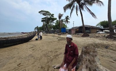 প্রাকৃতিক দুর্যোগের ফলে দ্বীপ দুটির চারপাশে ভাঙন ভয়াবহ আকার ধারণ করেছে