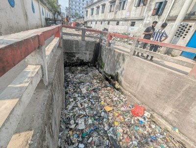 ড্রেন-নালা প্লাস্টিক বর্জ্যে ভরে গেছে