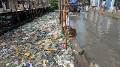 খাল নালায় প্লাস্টিক বর্জ্যের দৌরাত্ম্য