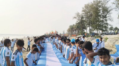 আর্জেন্টিনা সমর্থকদের বর্ণাঢ্য বাইক শোডাউন ও সাংস্কৃতিক কনসার্ট