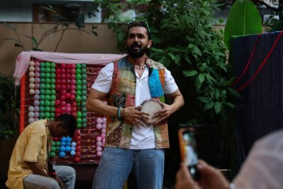 আনুশেহ&rsquo;র যাত্রা বিরতির বৈশাখী আয়োজনে দেখা যায় আরিফিন শুভকে