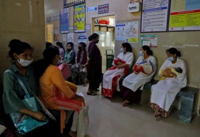 ভারতে সন্তান জন্মদানের হার কমছে কেন
