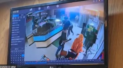 হাসপাতালের সিসিটিভি ফুটেজে চিকিৎসকদের সঙ্গে রিফাতকে বাগবিতণ্ডা করতে দেখা যায়