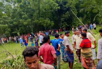 পুরো গ্রাম রণক্ষেত্রে পরিণত হয়েছে