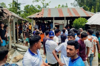 অভিযুক্ত ব্যক্তির বাড়িতে ভাঙচুর ও আগুন