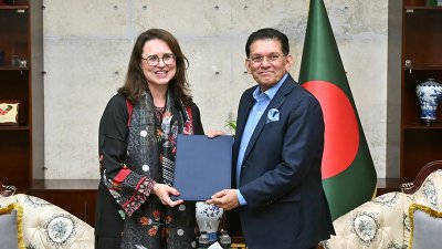 আইওএম&rsquo;র চিফ অব মিশন ড. লরা নিকোল টম-বন্ডে পররাষ্ট্রপররাষ্ট্রমন্ত্রীর কাছে পরিচয়পত্র পেশ করেন
