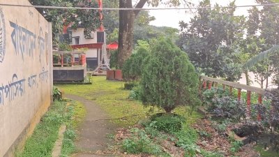 নদীর ভাঙনে বিলীনের পথে এক থানা, ঝুঁকিতে মসজিদ ও মন্দির