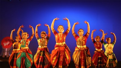 নৃত্য পরিবেশনা