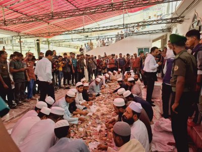 মাজারের ইতিহাসে এই প্রথম প্রকাশ্যে এভাবে দানের বাক্স ও ডেগ খুলে টাকা গণনার কার্যক্রম শুরু হলো