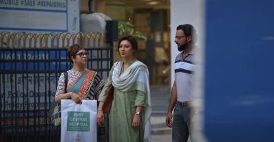 চলচ্চিত্রের দৃশ্যে জয়া ও চূর্ণী গাঙ্গুলি