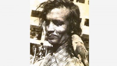 টিয়া পাখি কাঁধে আহমদ ছফা