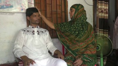 মায়ের সঙ্গে বাচ্চু রহমান