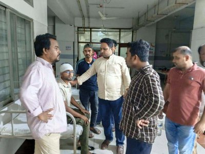 সংঘর্ষে বিশ্ববিদ্যালয়ের এক সহকারী প্রক্টরসহ অন্তত ১০ শিক্ষার্থী আহত