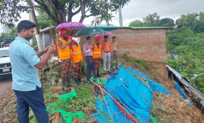 ভারী বর্ষণের ফলে রাঙামাটির পাহাড়ি উপজেলা কাউখালীতে বড় ধরনের পাহাড়ধসের শঙ্কা দেখা দিয়েছে