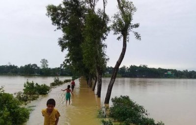 বৃহস্পতিবার রাত পর্যন্ত দুই লক্ষাধিক মানুষ পানিবন্দি অবস্থায় আছে