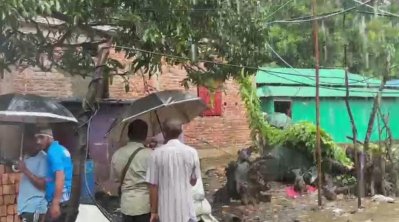 এখনও দুই লাখের বেশি মানুষ ঝুঁকিপূর্ণ অবস্থায় পাহাড়ে অবস্থান করছে
