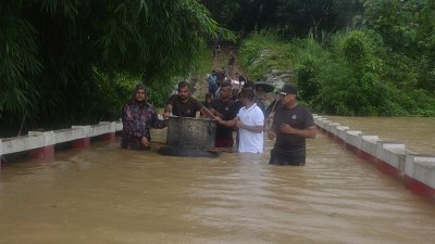 বন্যাদুর্গত মানুষদের সহয়তায় বিজিবি