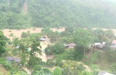 বন্যার পানিতে ডুবে গেছে বাড়িঘর
