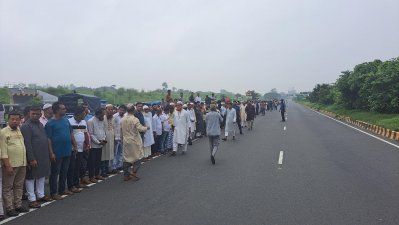 প্রধানমন্ত্রীর আগমনের অপেক্ষায় নেতাকর্মীরা