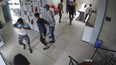 দিনদুপুরে সশস্ত্র হামলা-ভাঙচুর, টাকা লুট