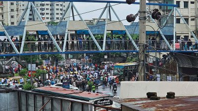 ইসিবি চত্বরে শিক্ষার্থীরা