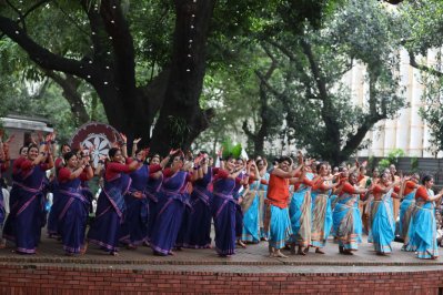 অনুষ্ঠানস্থলে জাগো ফাউন্ডেশনের দুটি বুথের মাধ্যমে বন্যার্তদের জন্য অনুদান সংগ্রহ করা হয়