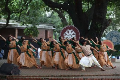 উচ্ছ্বাস প্রকাশ করেন দর্শকরা