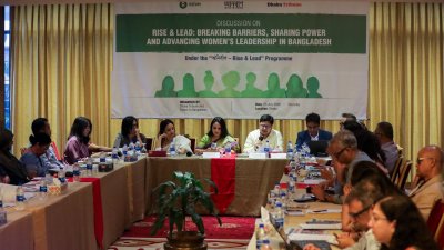 ‘যোগ্যতার অভাবে নয়, কাঠামোগত বাধায় কর্মক্ষেত্রে নেতৃত্বে পিছিয়ে নারীরা’