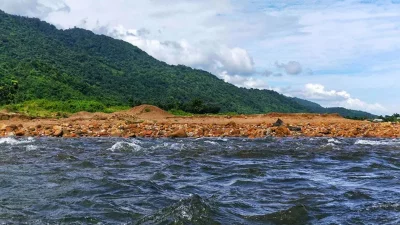 উৎমাছড়া থেকে উপভোগ করা যায় ভারতের মেঘলয়ের পাহাড় (সংগৃহীত)অ