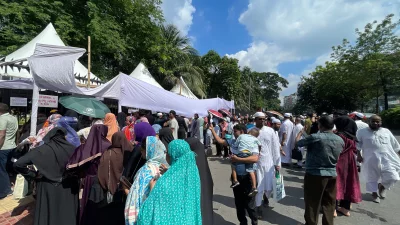 জাদুঘরে প্রবেশে দর্শনার্থীদের ভিড়। ছবি: আসাদ আবেদীন জয়