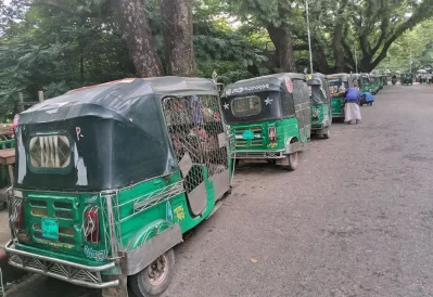বেশিরভাগ ফিলিং স্টেশনে গ্যাস সরবরাহ বন্ধ বলে জানিয়েছেন চালকরা