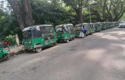গ্যাসের জন্য ঘণ্টার পর ঘণ্টা অপেক্ষা করতে হচ্ছে চালকদের