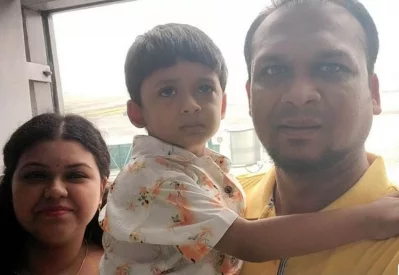 মৃত দেবাশীষ দত্ত, তার স্ত্রী ও সন্তান