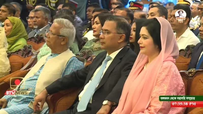রাষ্ট্রপতির শপথ অনুষ্ঠানে সস্ত্রীক প্রধানমন্ত্রী তারেক রহমান, পাশে সাবেক প্রধান উপদেষ্টা ড. মুহাম্মদ ইউনূস