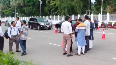 বিকাল থেকেই বঙ্গভবনে প্রবেশ করছেন আমন্ত্রিত অতিথিরা