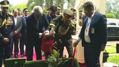জাতীয় স্মৃতিসৌধ প্রাঙ্গণে বৃক্ষরোপণ করেন রাষ্ট্রপতি মির্জা ফখরুল ইসলাম আলমগীর