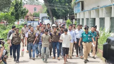 রবিবার রাতে রংপুর মহানগর মেট্রোপলিটন ম্যাজিস্ট্রেট রফিকুল ইসলামের আদালতে দুই আসামি ১৬৪ ধারায় স্বীকারোক্তিমূলক জবানবন্দি দেয় বলে জানায় পুলিশ