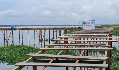 অপরদিকে একই এলাকায় &lsquo;হাওয়া বদল&rsquo; নামে আরও একটি বড় পরিসরের হোটেলের নির্মাণকাজ চলছে