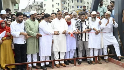 জনসাধারণের জন্য ব্রিজটি ফিতা কেটে উন্মুক্ত করেন ডিএসসিসি প্রশাসক
