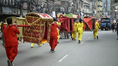 &lsquo;হৃদয়ে ঢাকা ৪১৬&rsquo; উৎসবের অংশ হিসেবে বর্ণিল &lsquo;ঢাকা শোভাযাত্রা&rsquo;