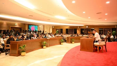 গুম-খুনের শিকার পরিবার এবং জুলাই আন্দোলনে ক্ষতিগ্রস্ত ও শহীদ পরিবারের ৭৪ সদস্যের হাতে আনুষ্ঠানিকভাবে চাকরির নিয়োগপত্র বিতরণ অনুষ্ঠানে প্রধানমন্ত্রী। ছবি: পিএমও
