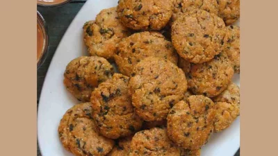 ঘরে তৈরি মেথির পিয়াজু বা বড়া