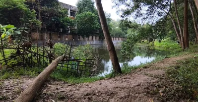 বন নির্মাণের জন্য অধিগ্রহণ করা জমিতে পুকুর খনন করে মাছ চাষ