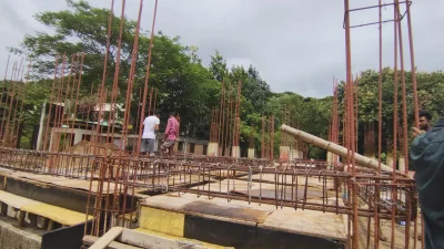 ৩০ শতক জমি অধিগ্রহণ করা হলেও সেখানে ভবন নির্মাণ না করে পাশের সরকারি খাস পতিত জমিতে মাটি ভরাট করে ভবন নির্মাণ করা হচ্ছে