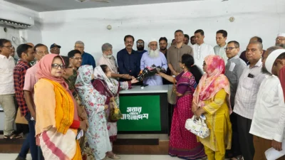 মতবিনিময় সভা প্রধান অতিথি ছিলেন কুমিল্লা সদর আসনের সংসদ সদস্য মনিরুল হক চৌধুরী